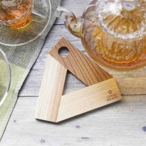 三角鍋敷き | ノベルティや記念品でSDGsに間伐材、木製グッズのWood+
