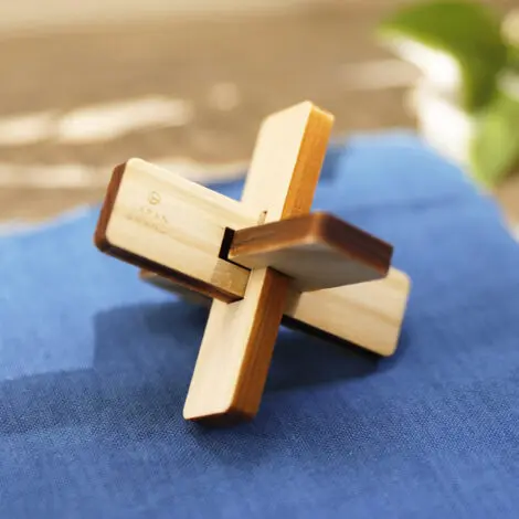 IQパズル | ノベルティや記念品でSDGsに間伐材、木製グッズのWood+