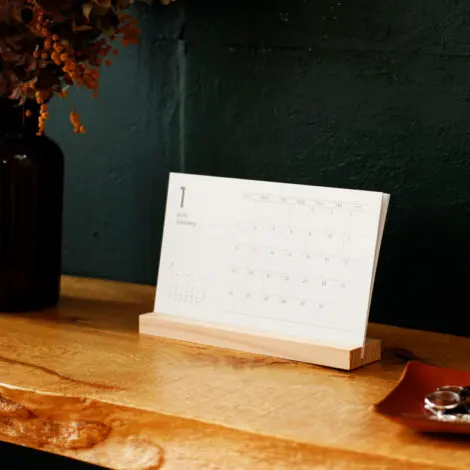 アンティーク　木製 卓上カレンダー 置き型 木製スタンド | 2026年版名入れカレンダーの総文堂《法人様用名