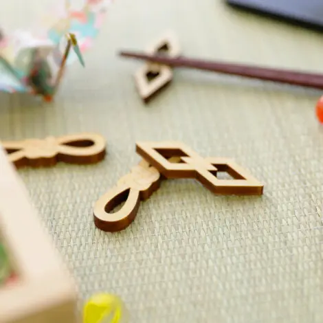 オリジナル箸置き（2個） | ノベルティや記念品でSDGsに間伐材、木製