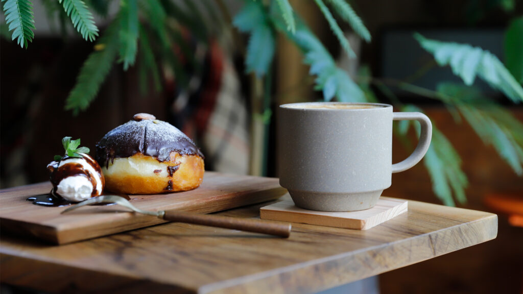 木のプラスチックシリーズ「Kitto+」にマグカップが登場