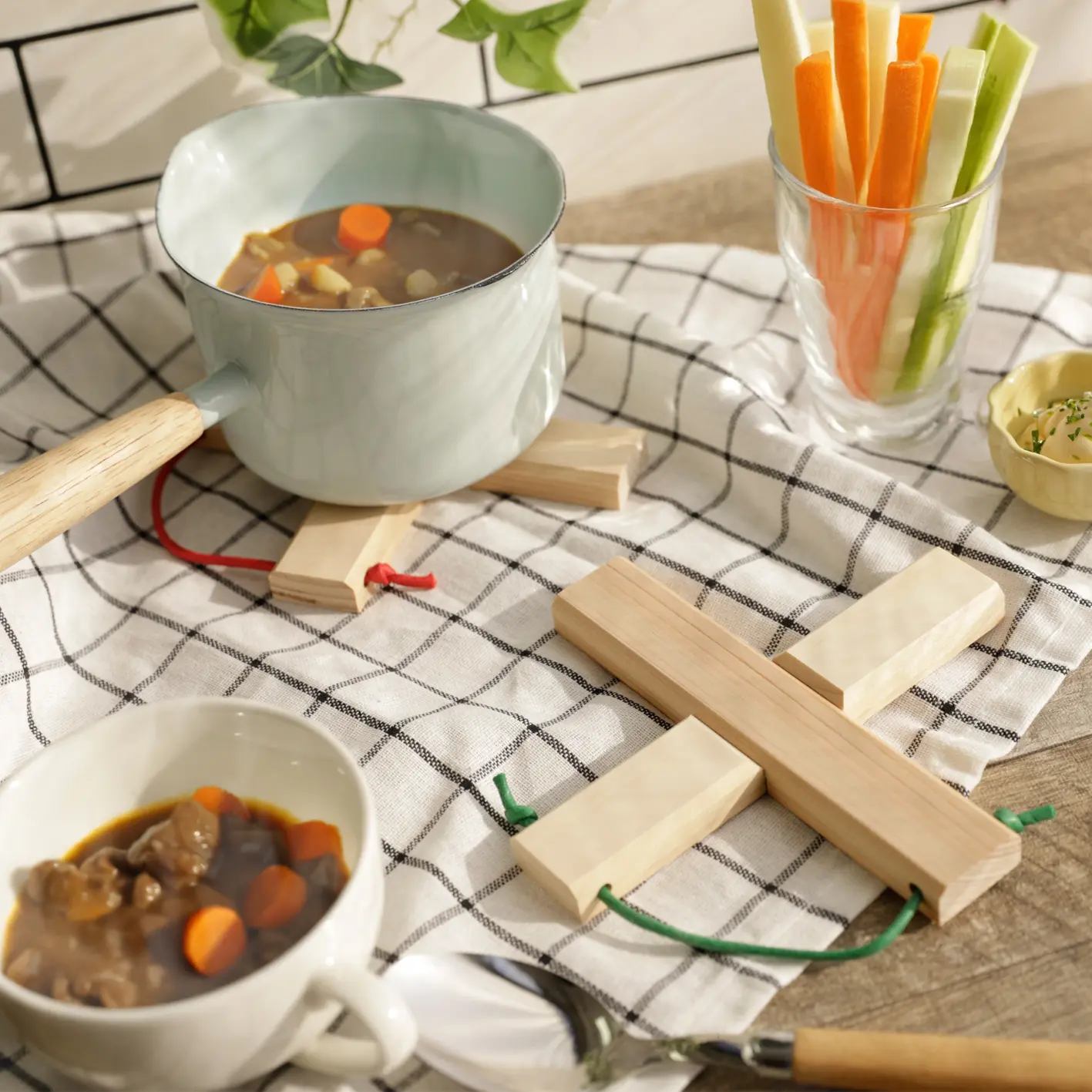 クロス鍋敷き | ノベルティや記念品でSDGsに間伐材、木製グッズのWood+